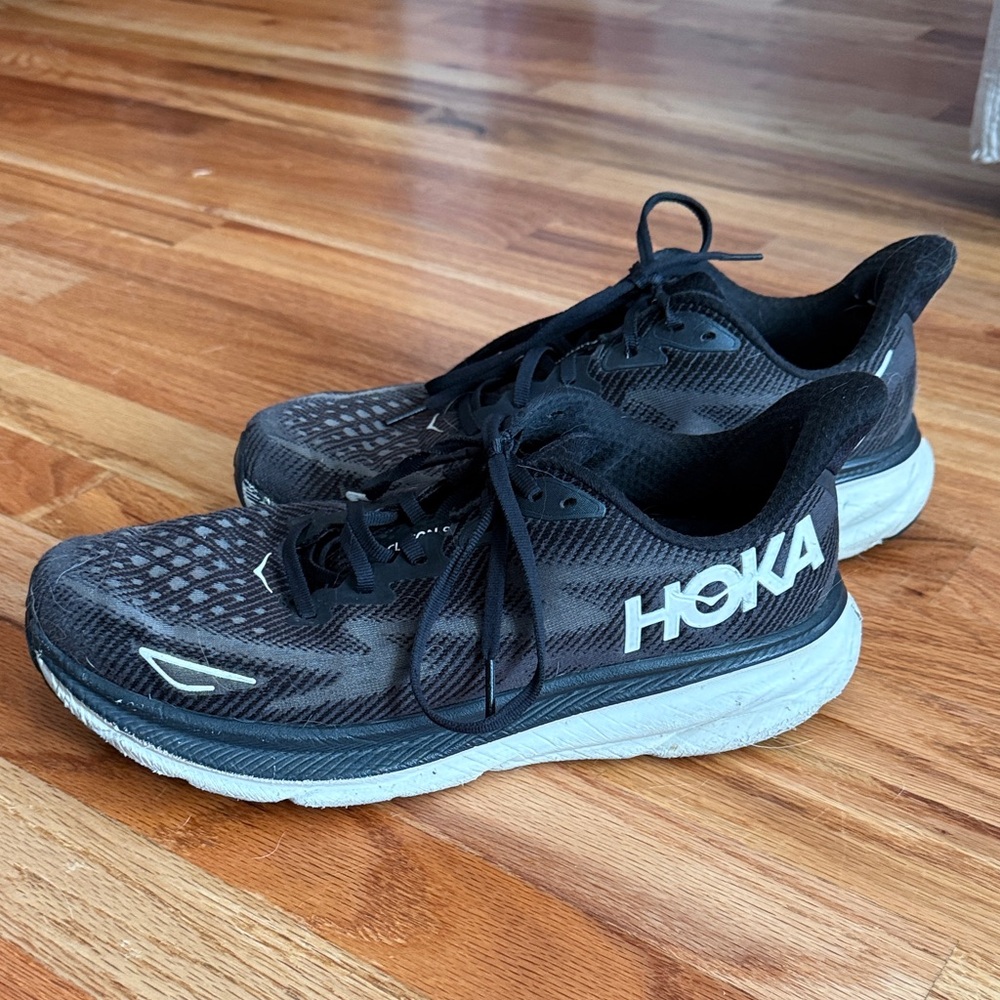 Hoka Men's Black Clifron 9 Athletic Shoes with White Logo
